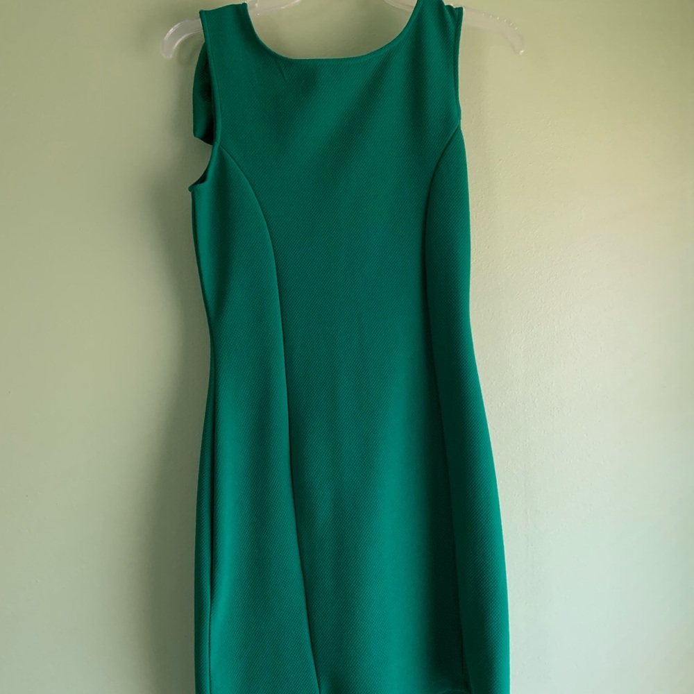 VENUS Green Sleeveless Mini Dress with Cute Bow in Back